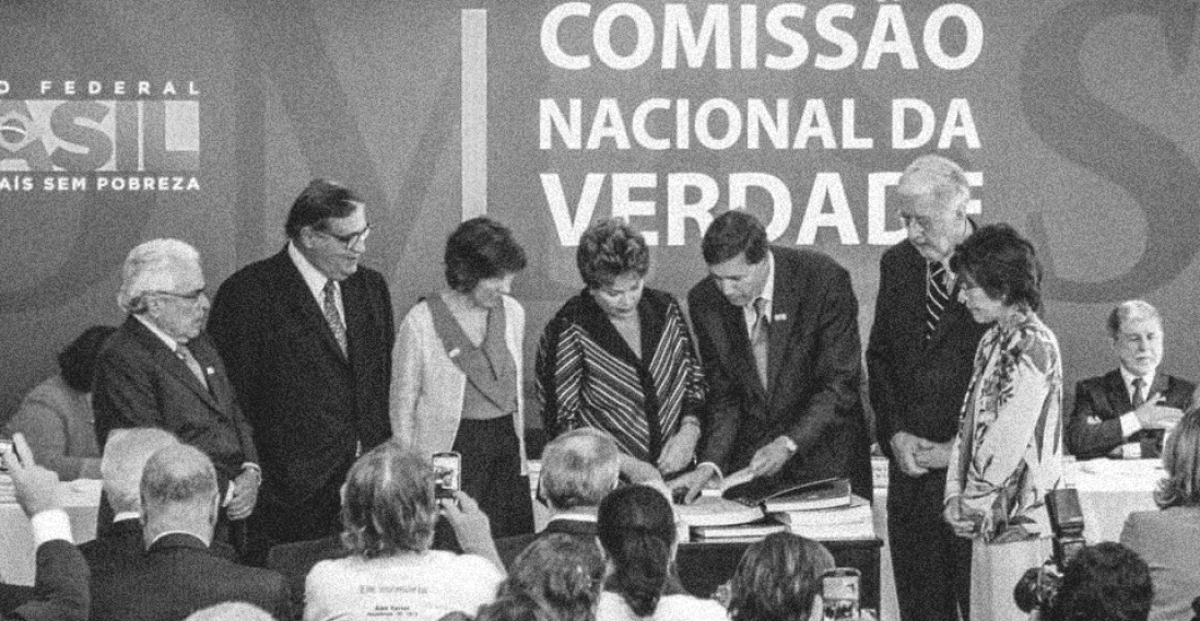 Assinatura do Relatório Final pela então presidenta, Dilma Rousseff